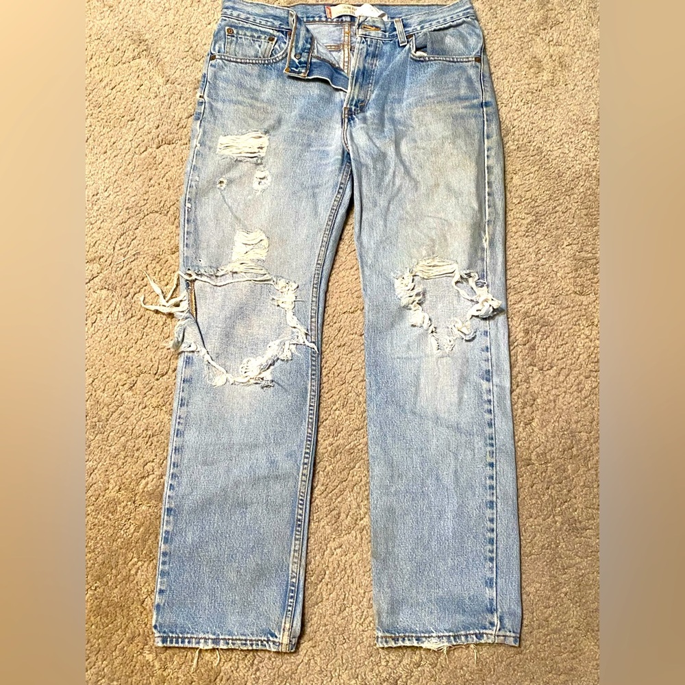 Levi’s distressed jean 34 x 32
